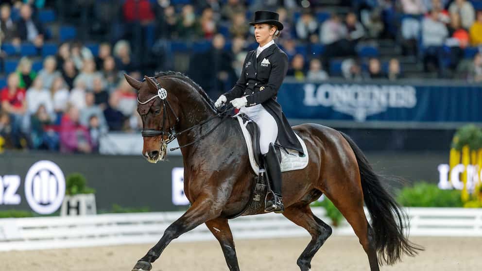 Lisa Müller D'avie . Lisa Muller Hat Ein Neues Pferd Jungpferde Weltmeister D Avie Sport News Reiterrevue International